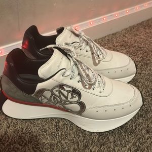 Alexander McQueen size 43/10. It has a scuff on one of them